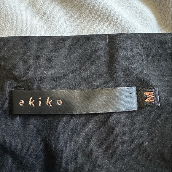 Black top with open back detail - Picture 2 of 3